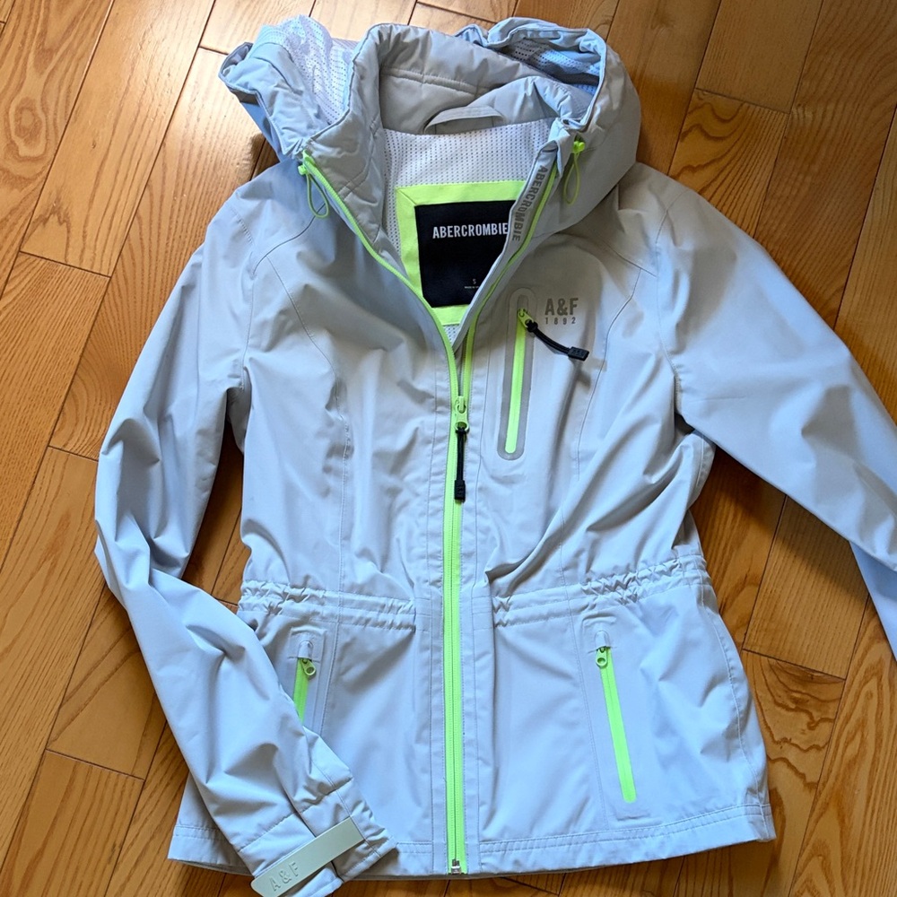 Abercrombie & Fitch light gray/silver lined jacket Small S
